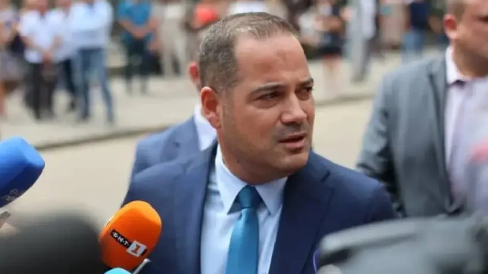 Калин Стоянов занули Радев: Кортеж, подходящ за наркобос | StandartNews.com