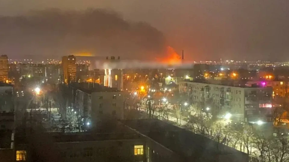 Голяма руска рафинерия гори след украинска атака с дрон | StandartNews.com