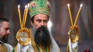 Десетки чакат патриарха! Първи думи за Голяма Богородица