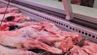 Ядем повече месо и зеленчуци, но сиренето изчезва от трапезата