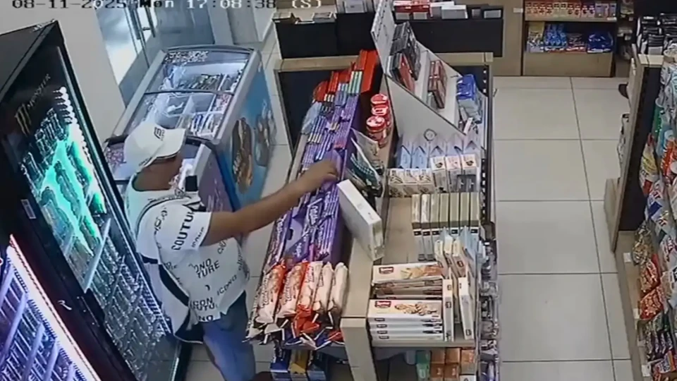 Нова мода! Крадци отмъкват скъпи лакомства от магазини | StandartNews.com