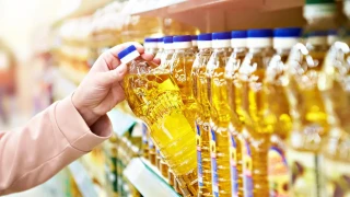 Картел или пазарен срив? Разследват защо олиото в магазините поскъпва
