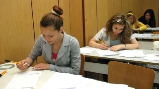 6000 ученици се явяват на поправителна матура по български