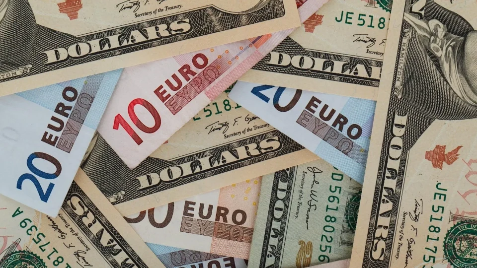 Еврото губи позиции спрямо долара | StandartNews.com