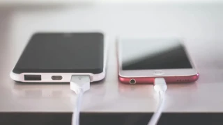 Телефонът ви се изтощава бързо и се зарежда дълго? Опитайте това!