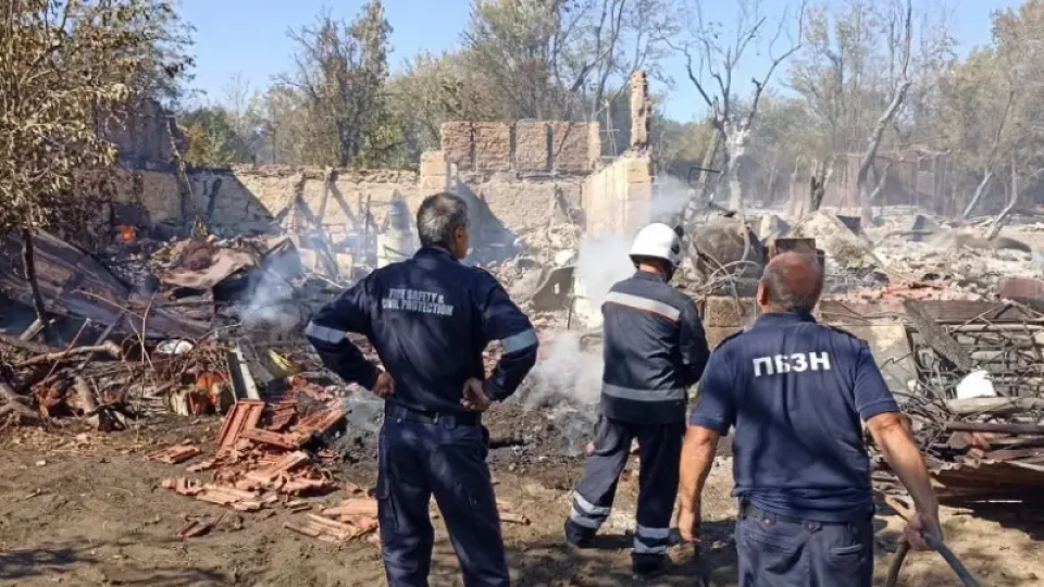 Пожар лумна до областен град. Ураганен вятър го разпали | StandartNews.com