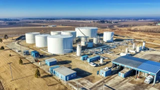 Петролът държи стабилни цени, пазарът следи войната в Украйна