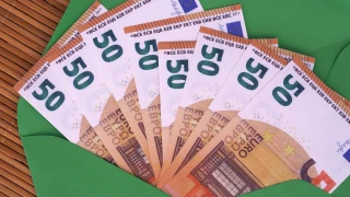 Курсът на еврото тръгна надолу