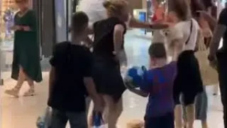 Брутална селяния ужаси хората в столичен МОЛ!