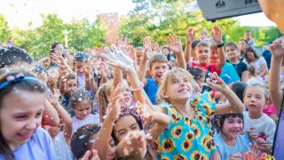 Детски смях и игри препълниха новата площадка в Казанлък