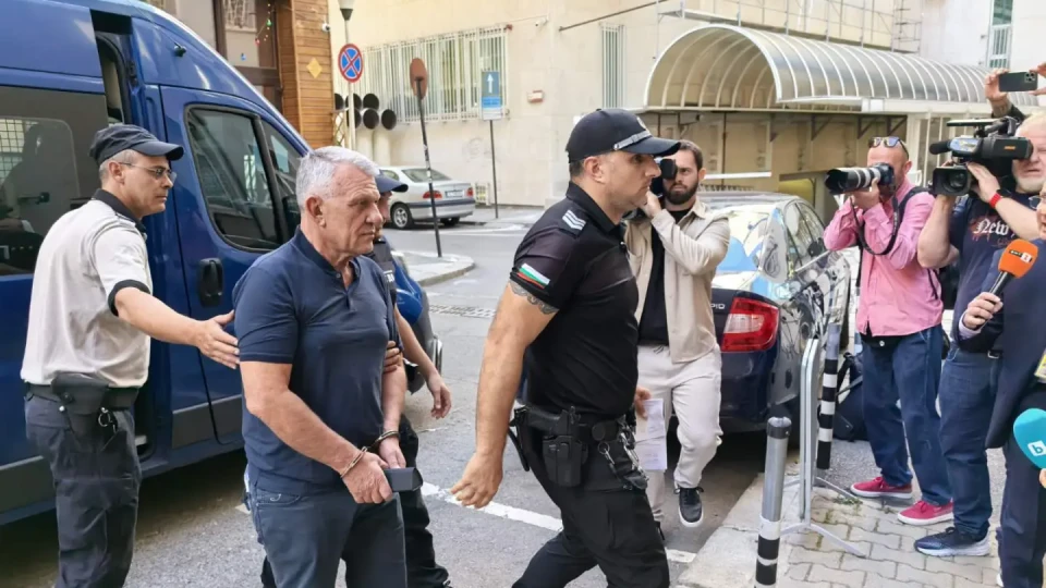 Паскал на разпит. Първи СНИМКИ | StandartNews.com