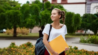 Важно за родителите! Еднократна помощ за ученици в 8 клас