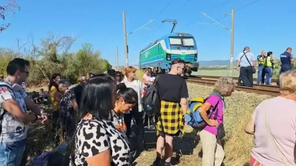 Първи подробности. Смразяващ разказ на пътниците от дерайлиралия влак | StandartNews.com