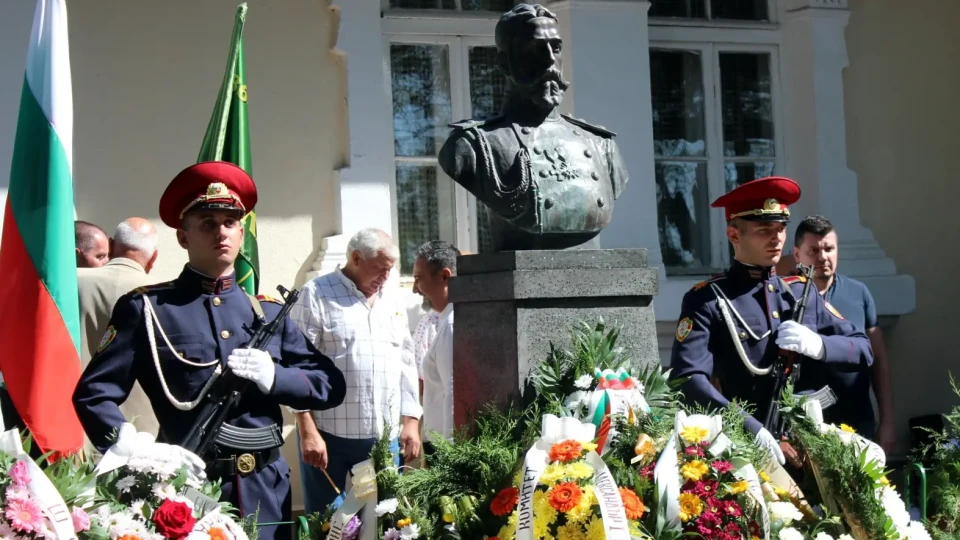Откриха първия паметник на Александър Батенберг | StandartNews.com