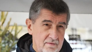 Чехия в шок! Бабиш в болница след удар в главата