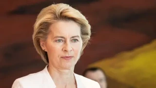 Скандалът расте! Италия с извънредно решение заради самолета на Урсула