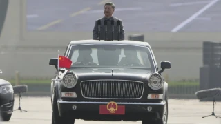 Си Цзинпин откри парада, Путин и Ким Чен-ун до него /СНИМКИ/