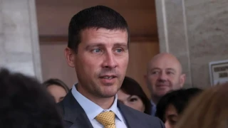Ивелин Михайлов в акция, прегърна се с "Промяната"