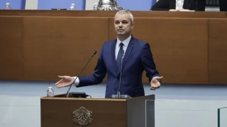 Костадинов смрази парламента с изповед за болния си баща