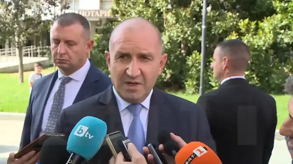 Радев се произнесе за инцидента със самолета на Урсула фон дер Лайен | StandartNews.com