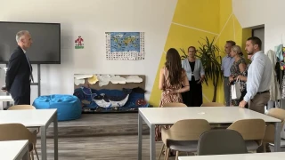 Министър Вълчев посети Академията за таланти в казанлъшкото село Розово