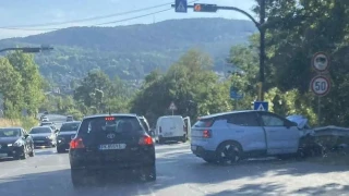 Тапа по важен път край София заради катастрофа
