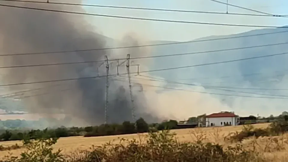 Черни облаци над легендарен наш град. Хората в паника | StandartNews.com
