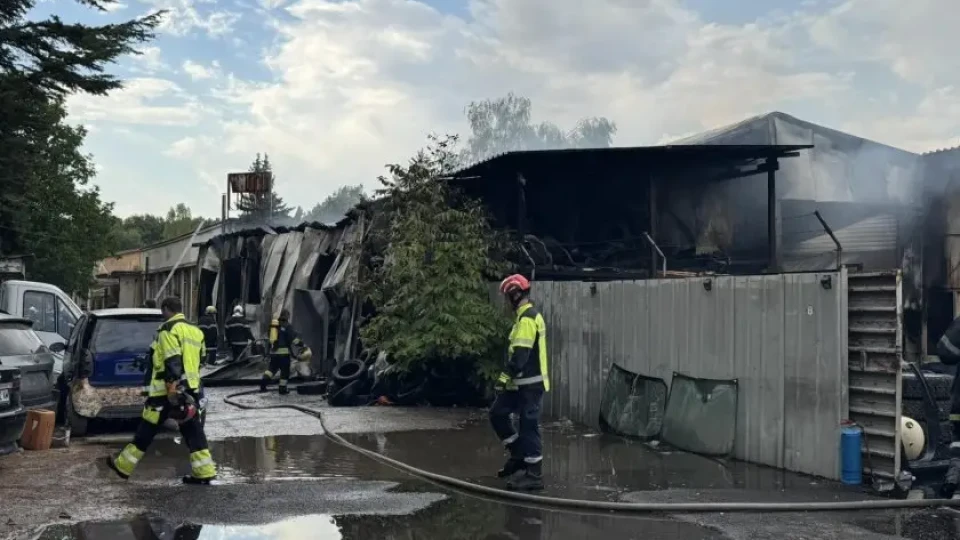Двоен ужас! Пожарни от Велико Търново до София | StandartNews.com