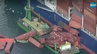 Страшна драма на пристанище! Десетки контейнери във водата /ВИДЕО/