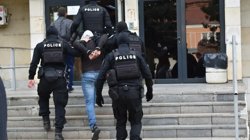 Мащабна операция в Перник. Има задържани | StandartNews.com