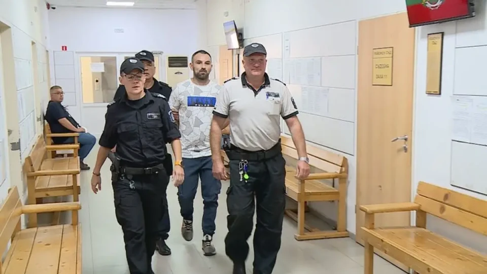 Делото за малтретирания Адриан започва отначало | StandartNews.com