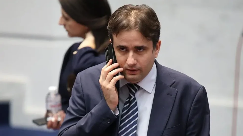 "Промяната" се разкри! Прегърна се с МЕЧ и дерибеите | StandartNews.com