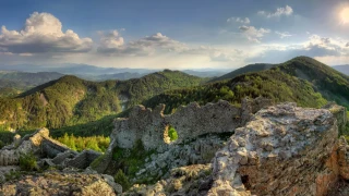 Крепостта, пазителка на Родопите. Цар Симеон я завзема