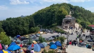 Хиляди на Кръстова гора! Молят се за чудо