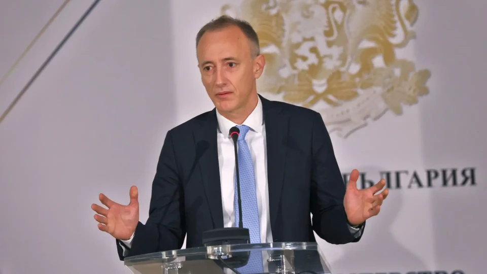Просветният министър с голяма новина на старта на учебната година | StandartNews.com