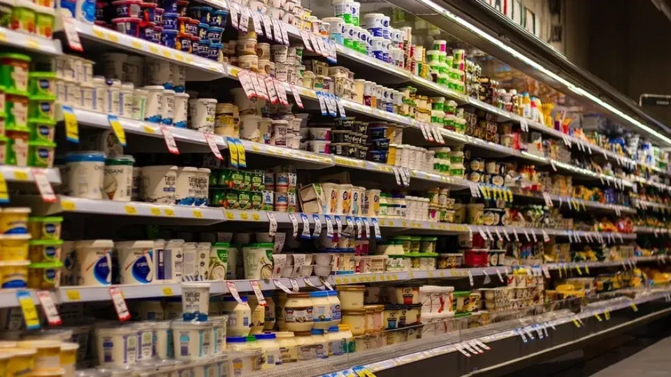 30% по-скъпо кисело мляко. Ето как цакат потребителите | StandartNews.com