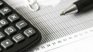 Икономист с тежка присъда за вдигането на данъци