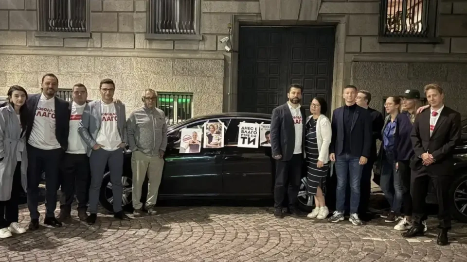 Съсипаха ПП: Шайка безделници, Прокопиев ще се самозаключи гол пред Парламента | StandartNews.com