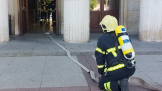 Евакуираха над 300 служители на Община Бургас