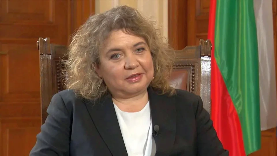 Киселова за вота: Опозицията търси внимание, но алтернатива няма | StandartNews.com