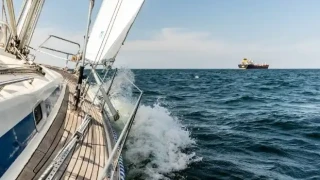 Голяма неприятност с трима българи на частен остров в Гърция
