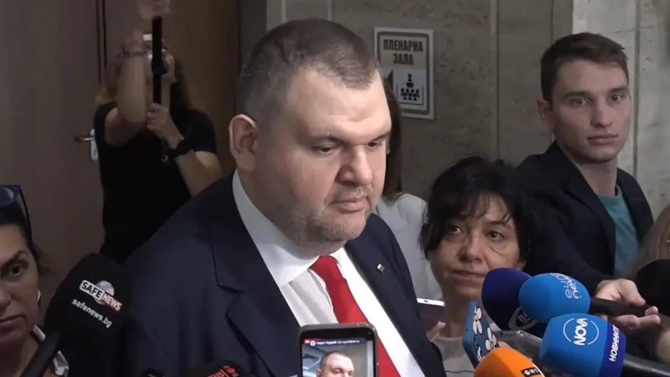 Пеевски категоричен: Държавата има само един премиер! | StandartNews.com