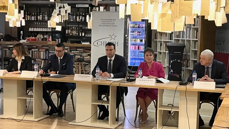 Калоян Паргов поиска програма на кабинета за прехода в еврозоната | StandartNews.com