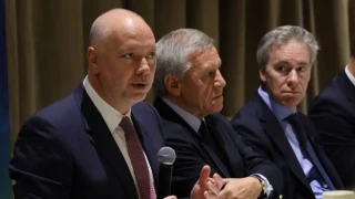 Желязков ухажва американския бизнес