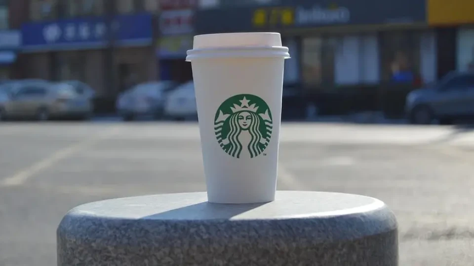 Голям проблем със Starbucks! Затварят кафенета | StandartNews.com