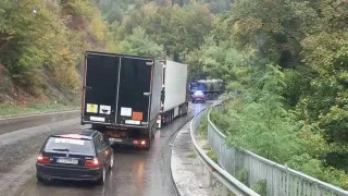 Камион с военни катастрофира. Двама са пострадали