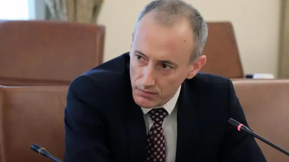 Министър Вълчев обяви ключов ход за учебните програми | StandartNews.com