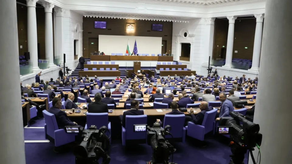 Много важен ден в парламента. Решават съдбата на спецслужбите | StandartNews.com