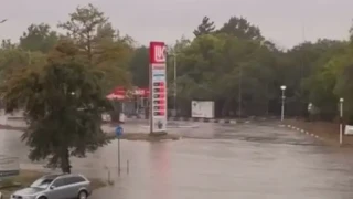 Потоп. Част от наш голям град е под вода
