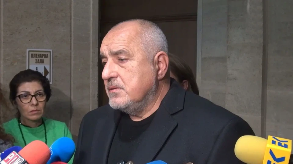Борисов съсипа Радев! Свали секретарките от мерцедесите | StandartNews.com
